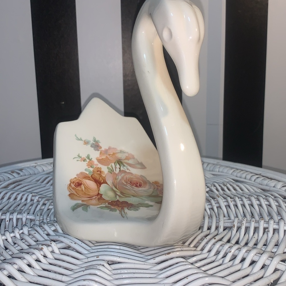 Vintage 1982 80s Retro Swan Figurine with Floral Design Soap Dish / Shelf Decor - Picture 1 of 17